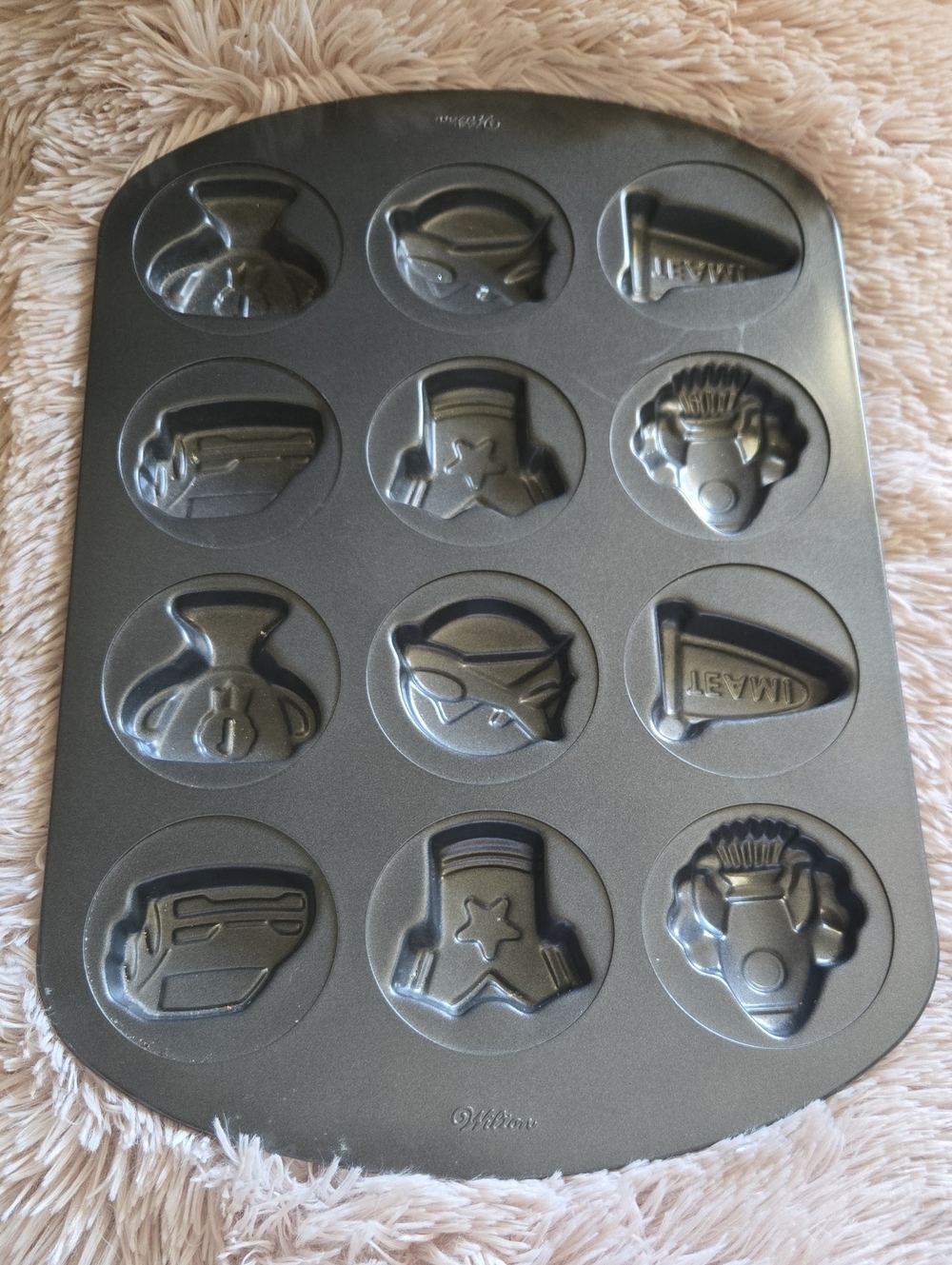 Wilton Dark Gray Superhero / Team Muffin Pan - 12 Character Molds